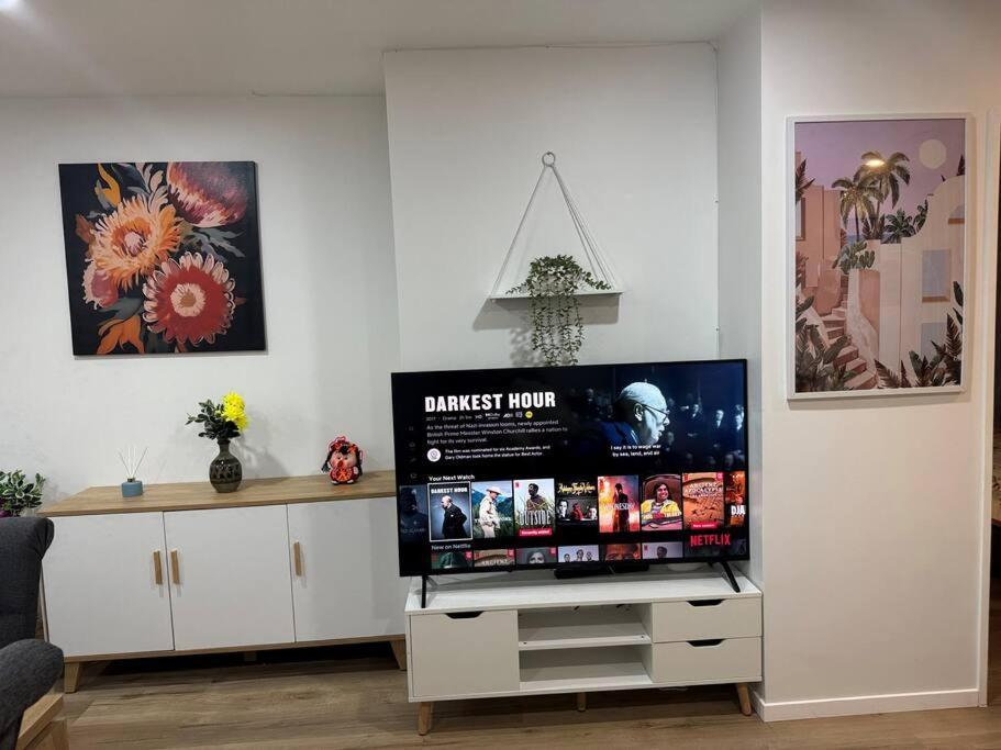 Stunning 3 Bd - 2 Bth City Apt - Pool & Carpark أوكلاند المظهر الخارجي الصورة