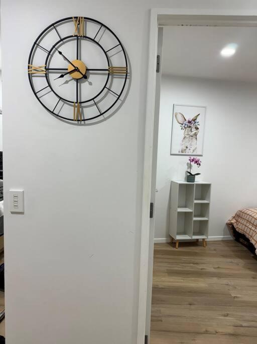 Stunning 3 Bd - 2 Bth City Apt - Pool & Carpark أوكلاند المظهر الخارجي الصورة